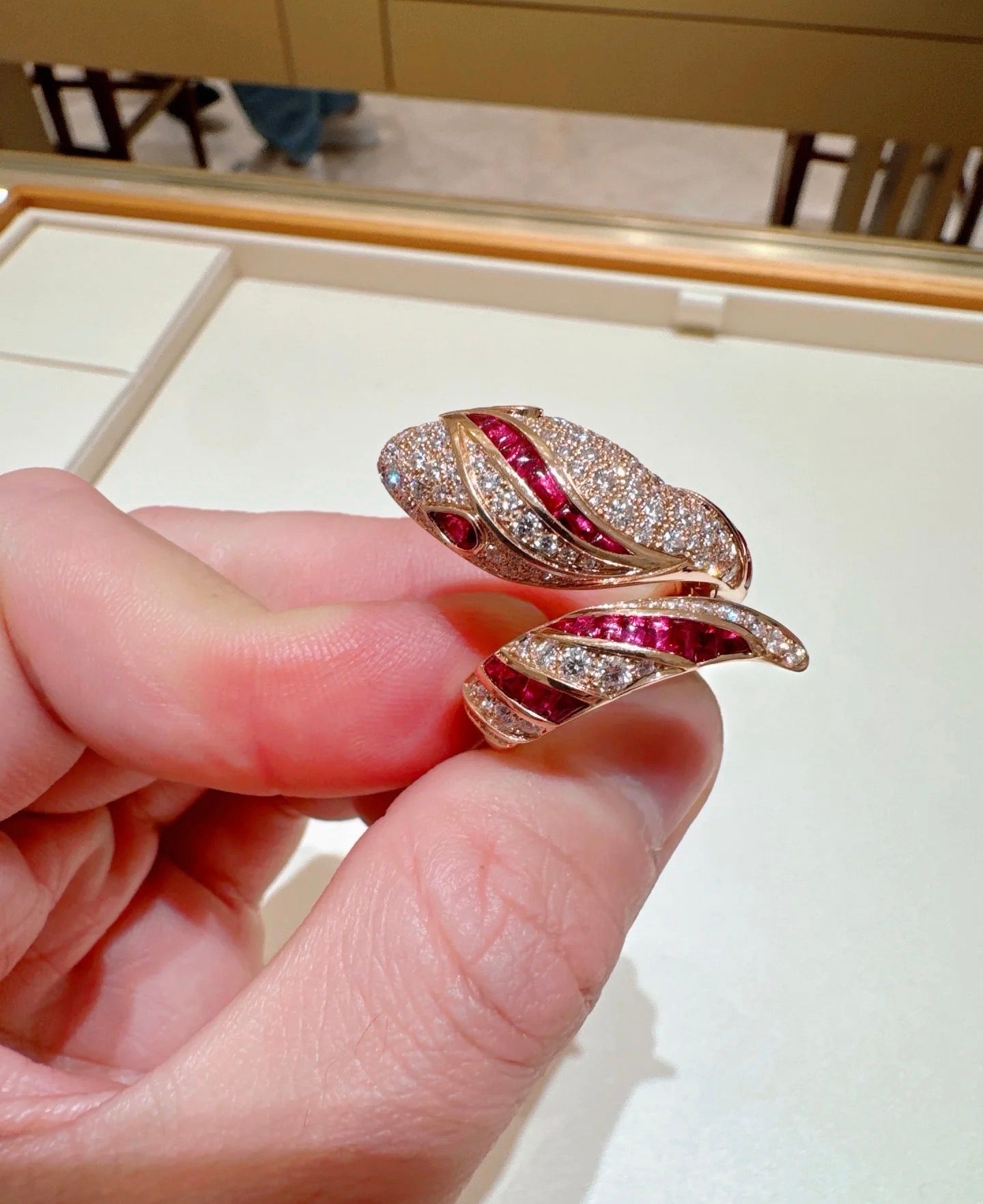 [LUXE]BRAND NEW LUXURY RED SNAKE RING