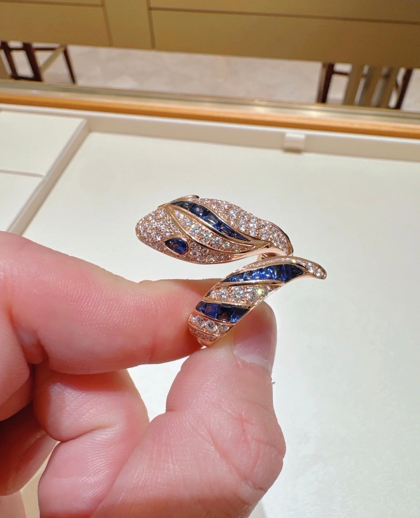 [LUXE]BRAND NEW LUXURY BLUE SNAKE RING
