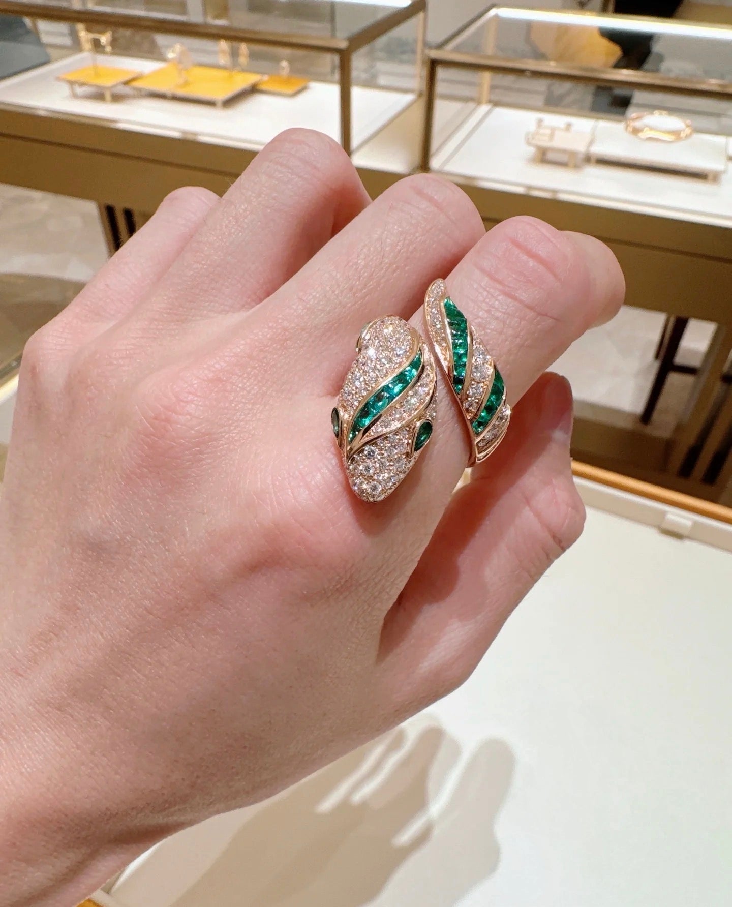 [LUXE]BRAND NEW LUXURY GREEN SNAKE RING