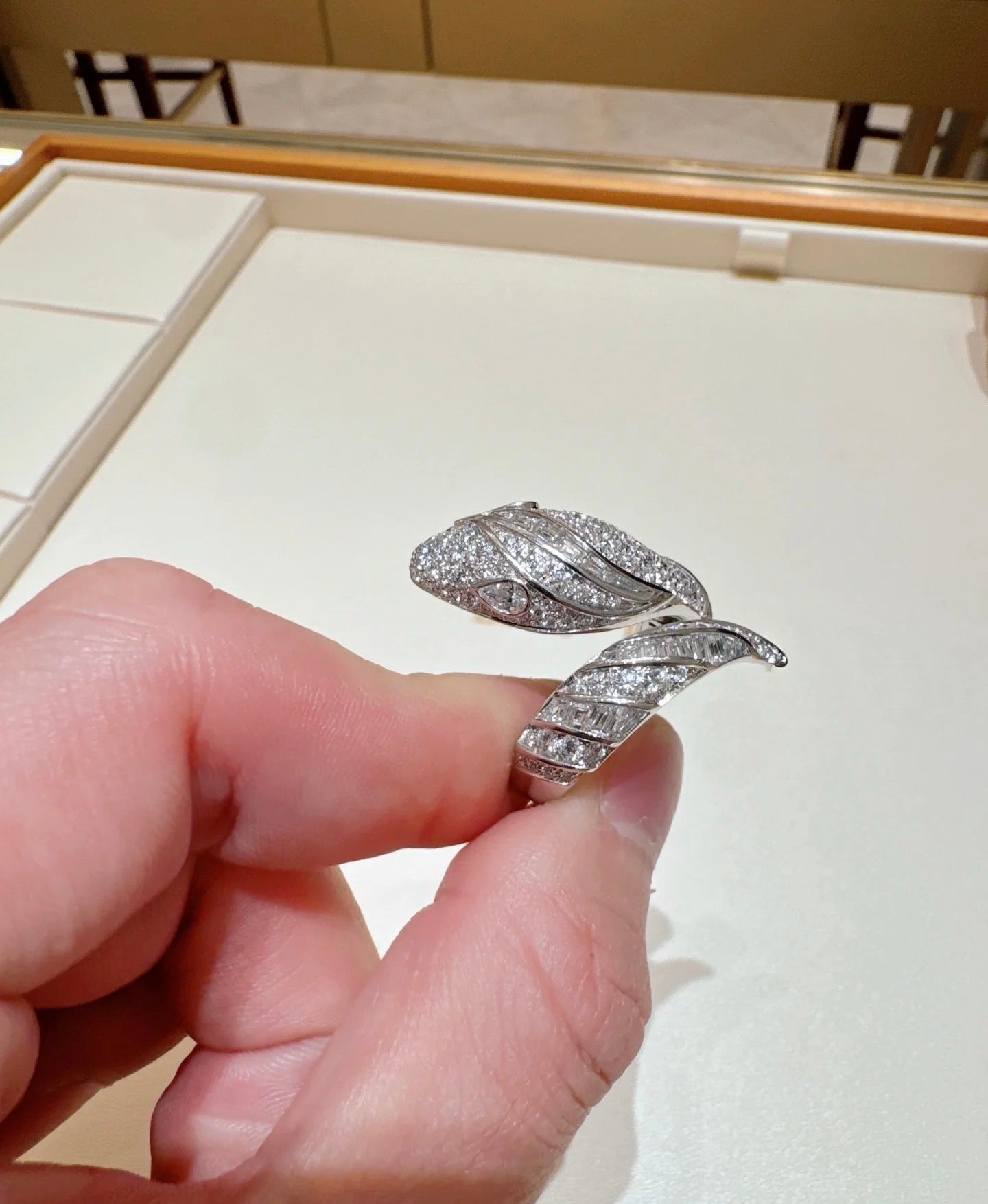 [LUXE]BRAND NEW LUXURY SILVER SNAKE RING