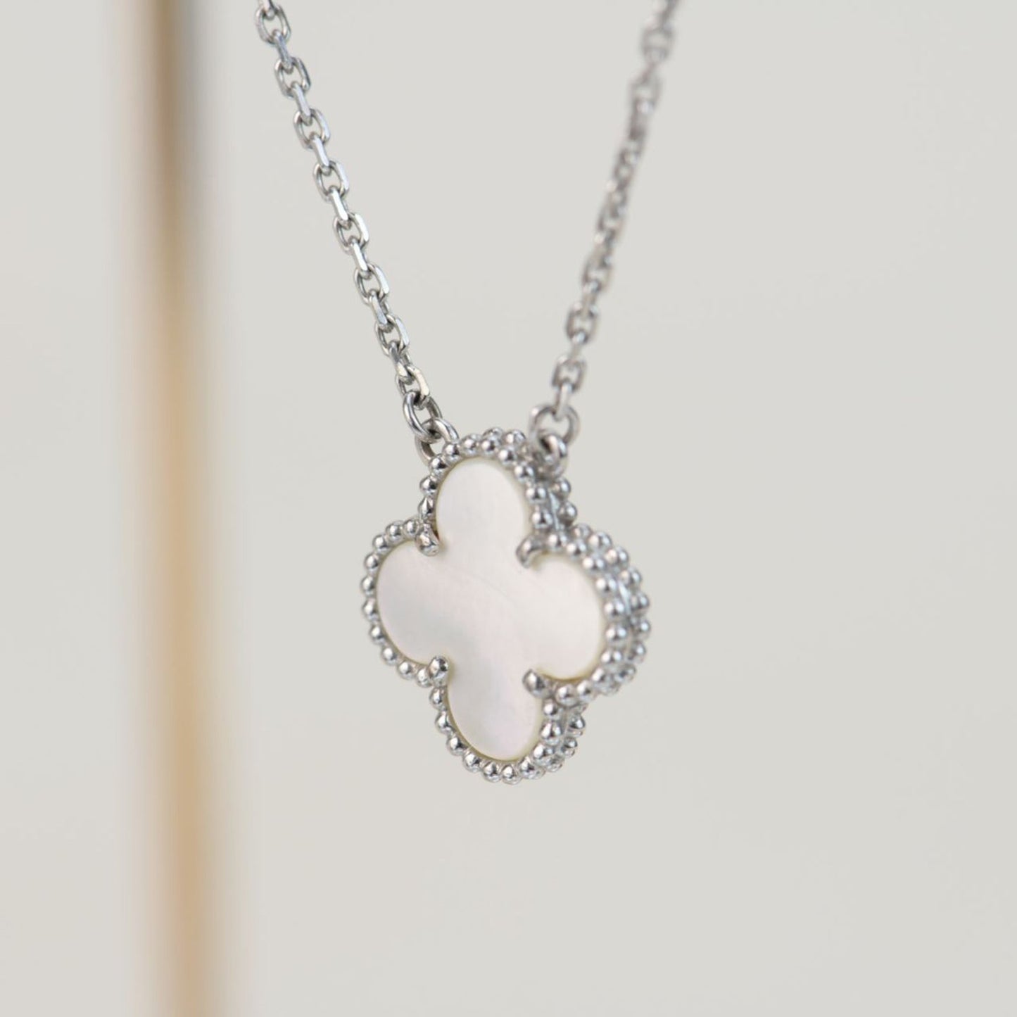 [LUXE]CLOVER  15MM WHITE MOTHER-OF-PEARL SILVER