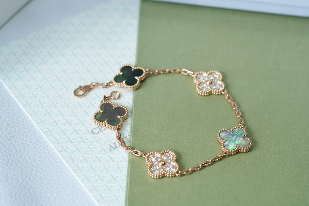 [LUXE] CLOVER 5 MOTIF GRAY MOP BRACELET COLLECTION