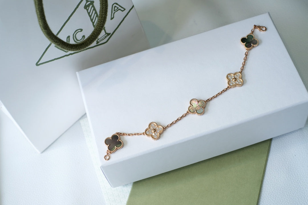 [LUXE] CLOVER 5 MOTIF GRAY MOP BRACELET COLLECTION