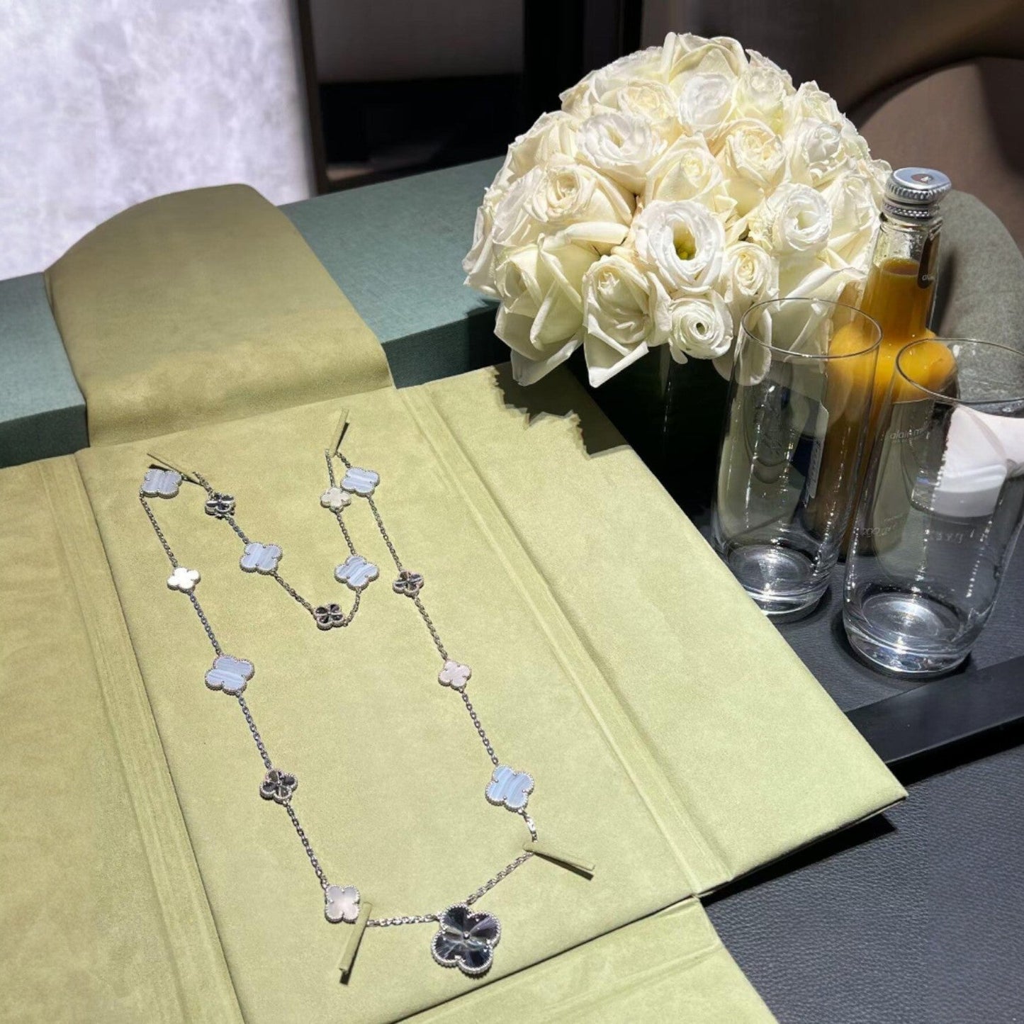 [LUXE]DETACHABLE CLOVER 15(11+4) FLOWER SILVER NECKLACE SET