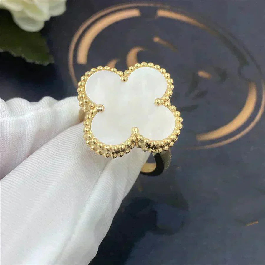 [LUXE]CLOVER WHITE MOP RING