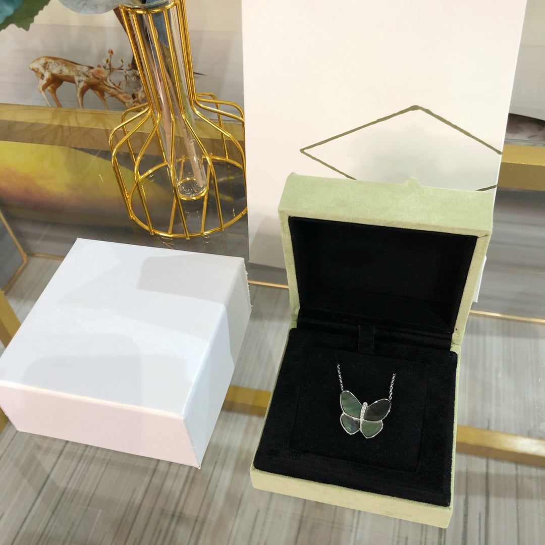 [LUXE]LARGE BUTTERFLY SILVER PENDANT DIAMOND NECKLACE