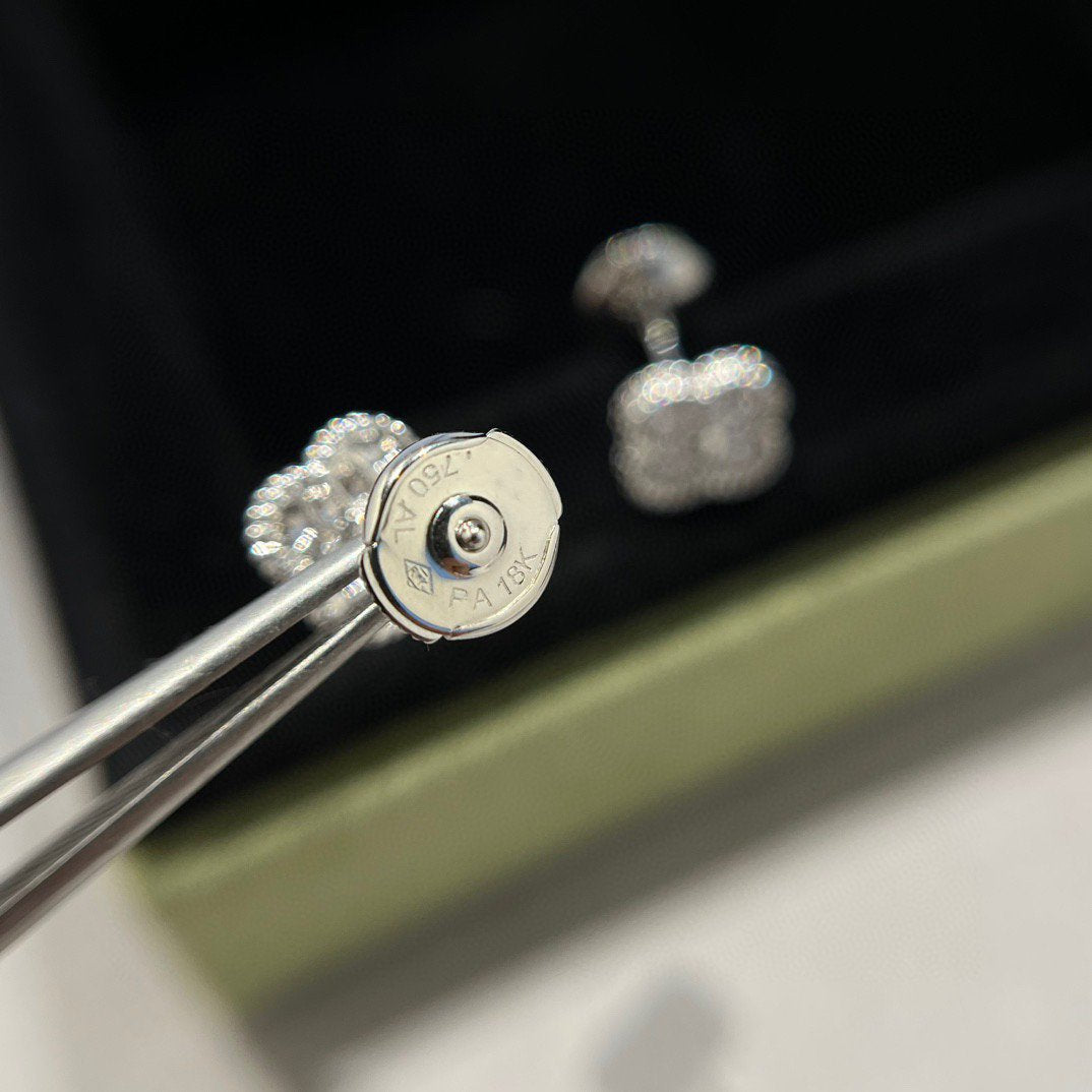 [LUXE]CLOVER MINI DIAMOND STUD EARRINGS