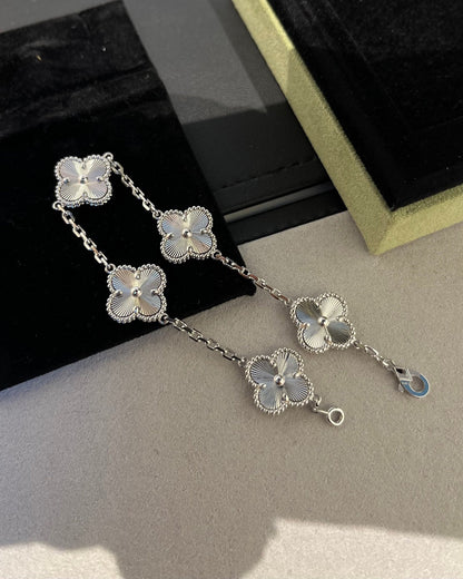 [LUXE] CLOVER 5 MOTIF LASER BRACELET COLLECTION